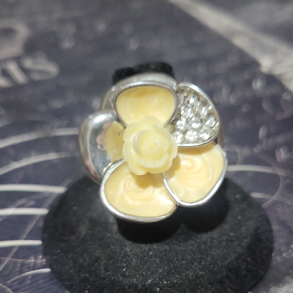 Vintage Enameled Silver and Cream Floral Ring